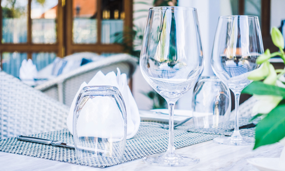 Luxury Waterfront Restaurant And Café For Sale 1