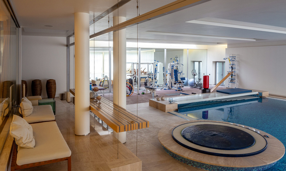 Luxury Medical Villa Fully Equipped In Jumeirah For Sale 1