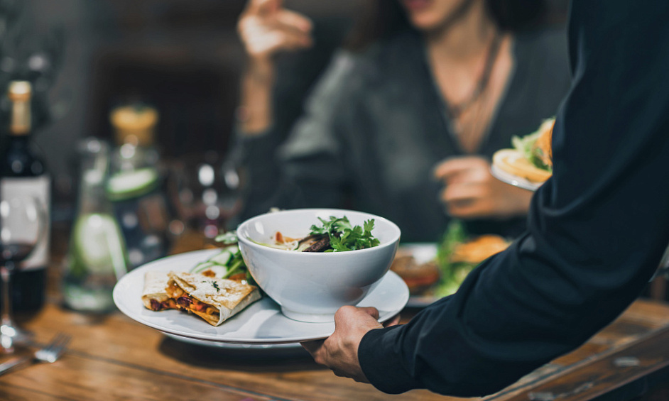 Running Restaurant for urgent sale in Musaffah 43 1