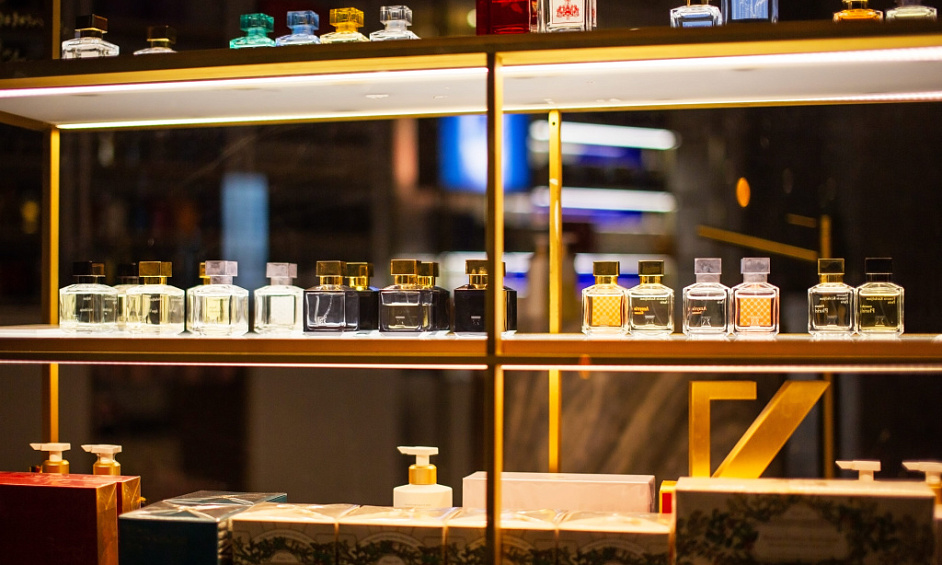 Furnished Perfume Shop - License not included 1