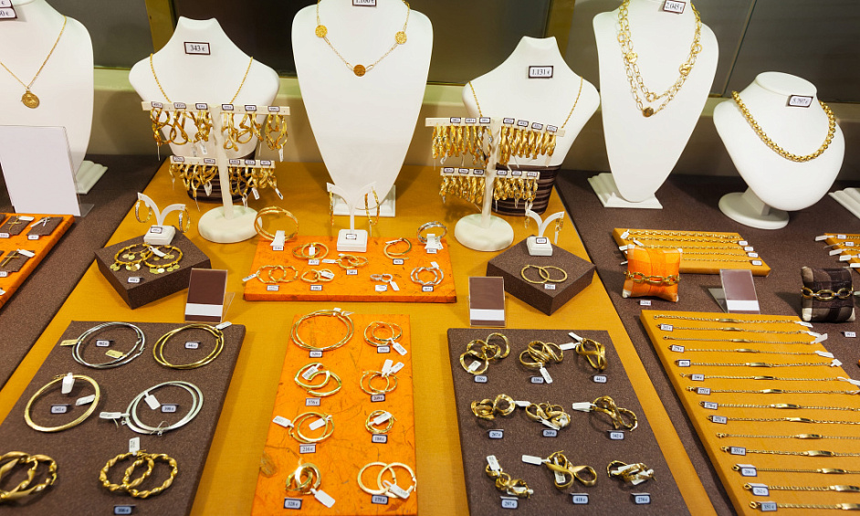 Prime Jewellery Shop In Old Gold Souk For Sale 1