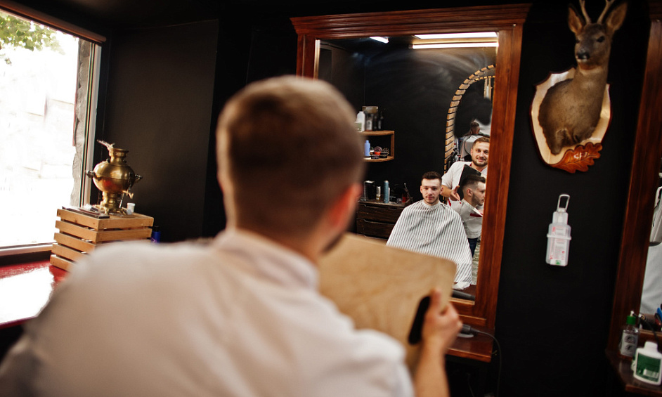 Golden Opportunity - Gents Salon In Arjan For Sale 1