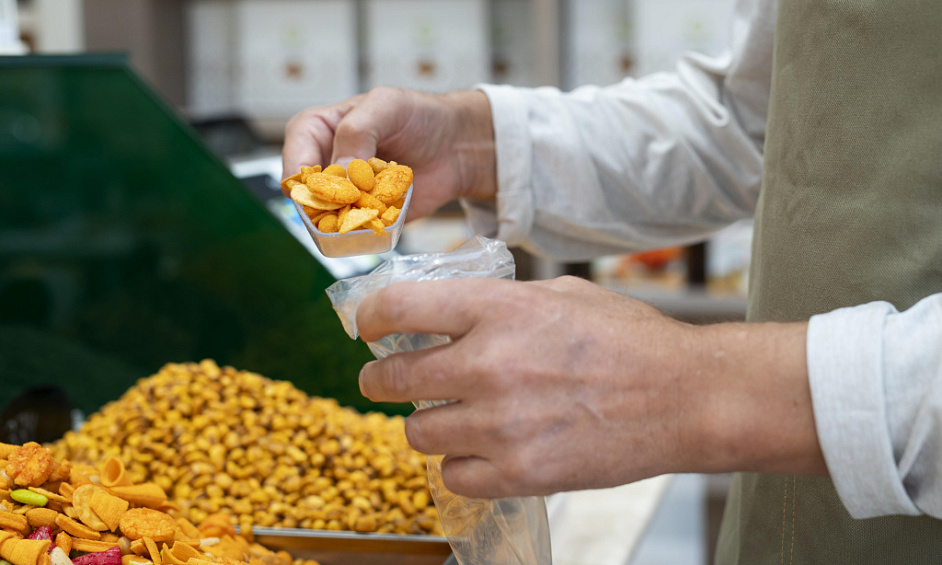 Foodstuff processing factory for sale in Ajman (potato chips, nuts, popcorn, cold storage, chiller) 1