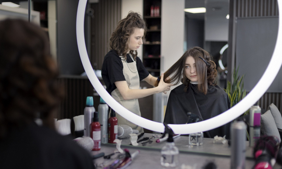 Luxury Salon Near palm In Jumeira Dubai For Sale 1